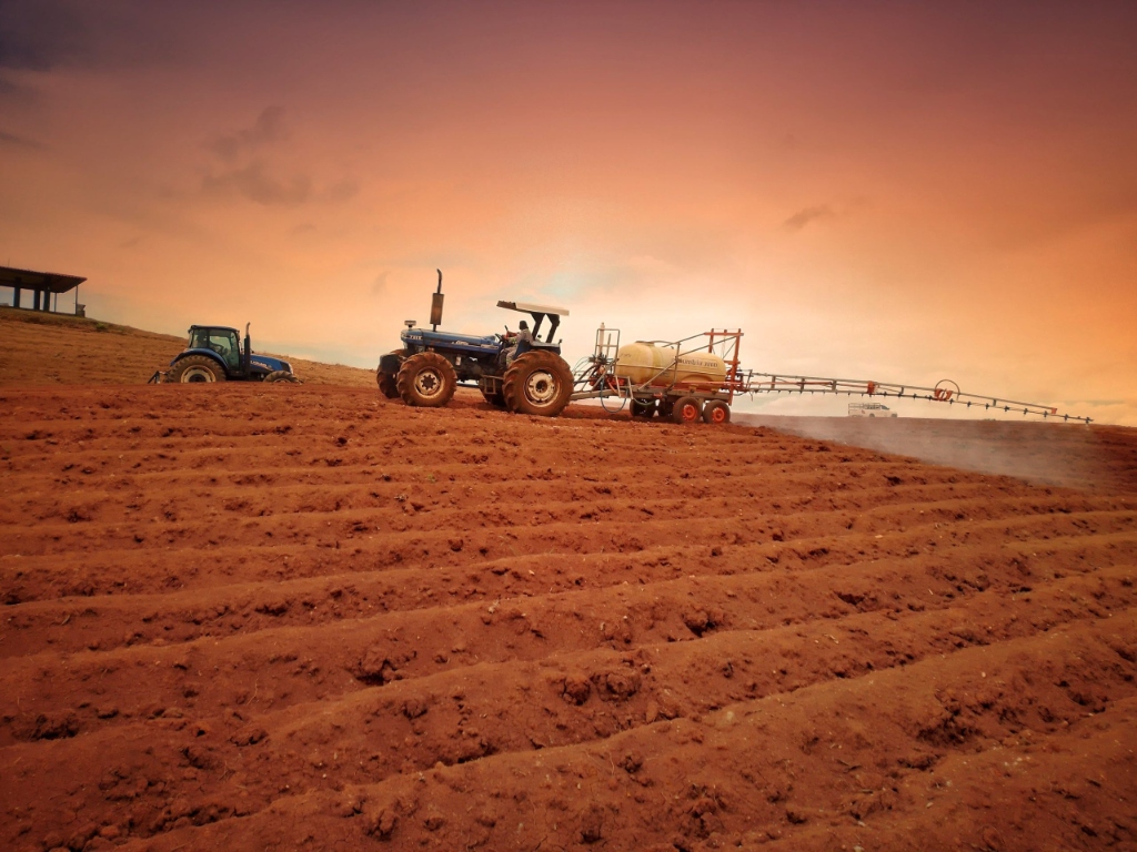 Preparación de tierra con maquinaria